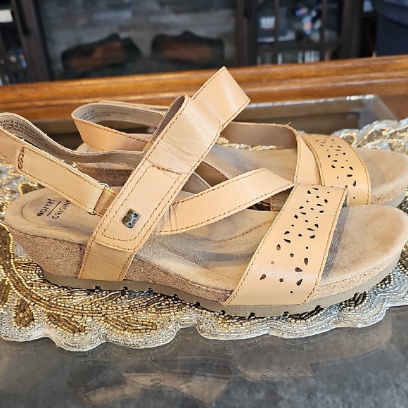 Earth Origins Shoes - Earth Origins Tan Sandals